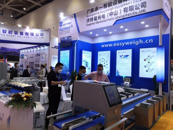 easyweigh professional team in the exhibition